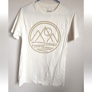 $1.00 🎉Men’s graphic shirt S